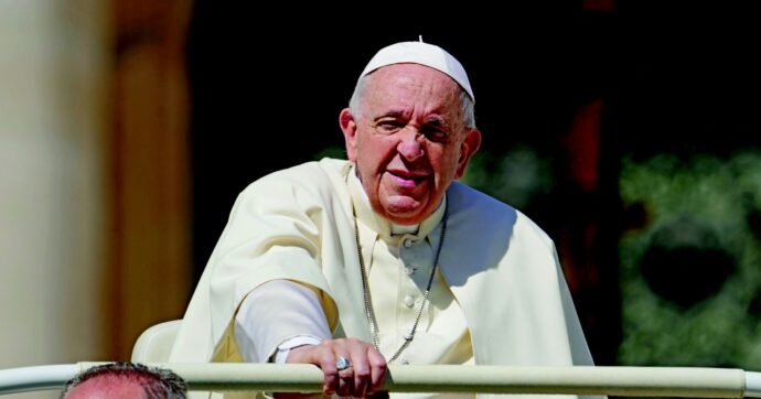 “L’Isis aveva organizzato un attentato per uccidere Papa Francesco a Trieste”. Questura: “Nessuna evidenza”