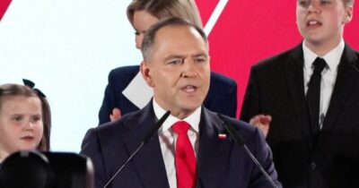 Copertina di Elezioni in Polonia: il sovranista Karol Nawrocki è il nuovo presidente, battuto il candidato europeista. Orbán esulta per la “fantastica vittoria”