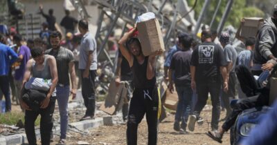 Copertina di Gaza, tre sparatorie e 60 morti in sei giorni: il monopolio Usa-Israele degli aiuti si è trasformato in un massacro