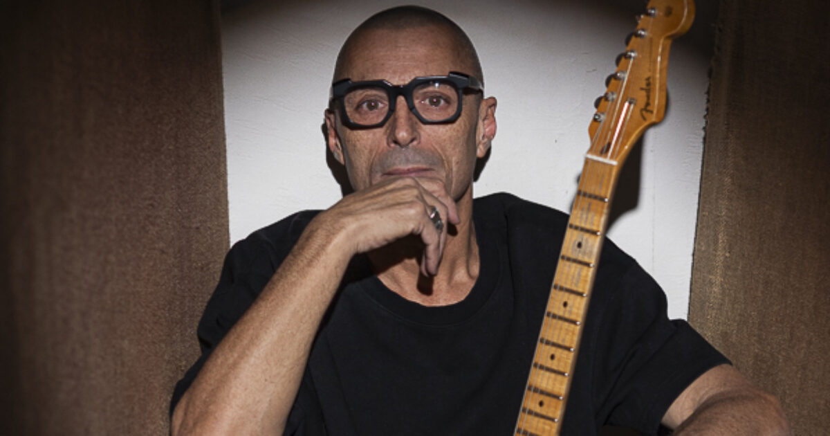 “Lucio Corsi è un cantautore da Instagram, Alfa scrive canzoni semplici, ma profonde. Io a Sanremo? Non mi prendono. È un circuito chiuso”: così Alex Britti