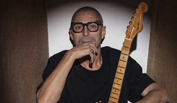 “Lucio Corsi è un cantautore da Instagram, Alfa scrive canzoni semplici, ma profonde. Io a Sanremo? Non mi prendono. È un circuito chiuso”: così Alex Britti