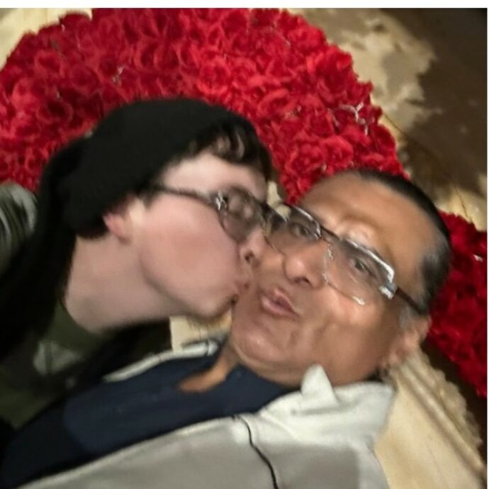 È morto Jonathan Joss, voce di “King of the Hill”. La drammatica testimonianza del marito: “Un uomo ha iniziato a urlarci insulti omofobi e poi ha sparato”