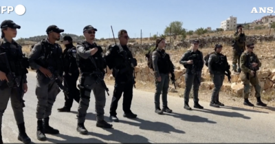 Copertina di Cisgiordania, l’esercito israeliano impedisce ai giornalisti di entrare nel villaggio di Masafer Yatta