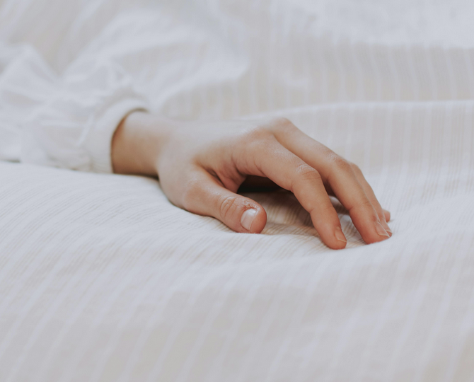 “Ho lasciato mio marito e mio figlio a casa da soli e la prima cosa che mi hanno chiesto al ritorno mi ha divertita molto”: il racconto su X scatena i commentatori