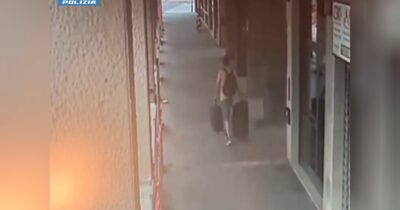 Copertina di Duplice omicidio a Bologna, il video della fuga del presunto assassino: zaino in spalla e due valigie, è diretto in aeroporto