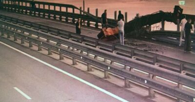 Copertina di 007 ucraini: “Colpito il ponte di Crimea, esplosivo nei piloni sott’acqua”. È il terzo attacco all’infrastruttura