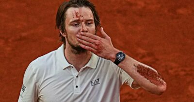 Copertina di Il tennis folle di Bublik è un pericolo per Sinner? Tutte le incognite sulla sfida ai quarti del Roland Garros