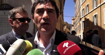 Copertina di Referendum, Fratoianni: “Meloni si è data alla creatività perché non ha argomenti, ottimo motivo per andare a votare”