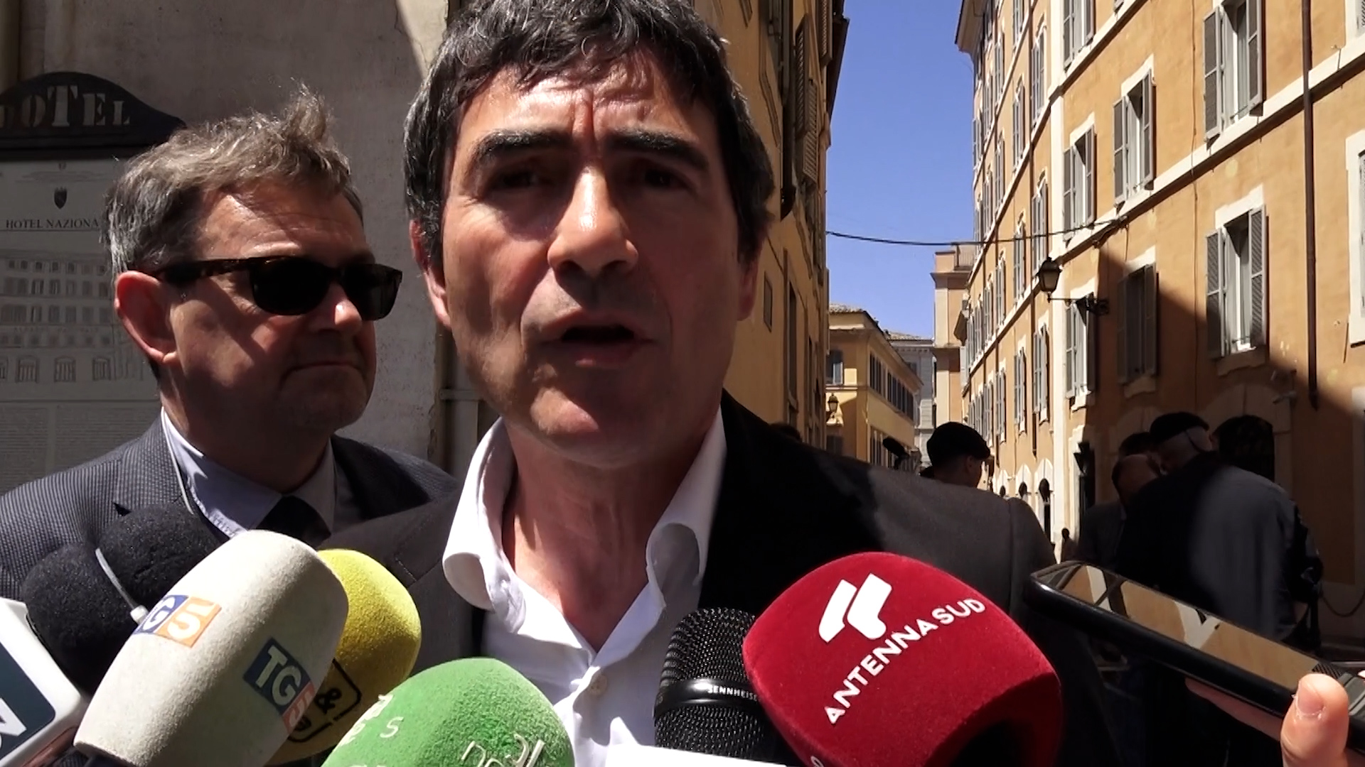 Referendum, Fratoianni: “Meloni si è data alla creatività perché non ha argomenti, ottimo motivo per andare a votare” Referendum, Fratoianni: “Meloni si è data alla creatività perché non ha argomenti, ottimo motivo per andare a votare”