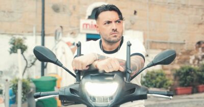 Copertina di Canta testi cari alla mafia: vietato a Vasto il concerto del neomelodico De Martino