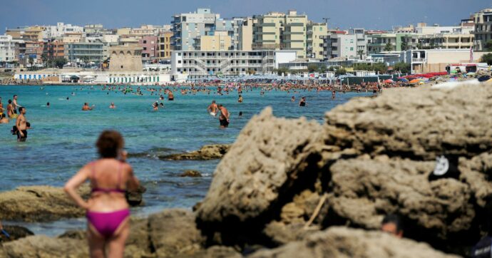 Gallipoli, non si può più passeggiare in costume