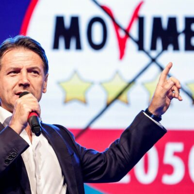 Copertina di Vendetta Grillo: va in tribunale per il logo M5S