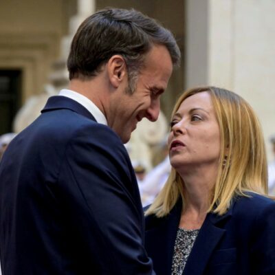 Copertina di Meloni-Macron: pressing per tenere Trump nel G7