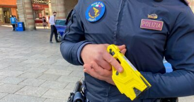 Copertina di Pescara, un trentenne fermato dalla polizia muore dopo essere stato colpito dal taser