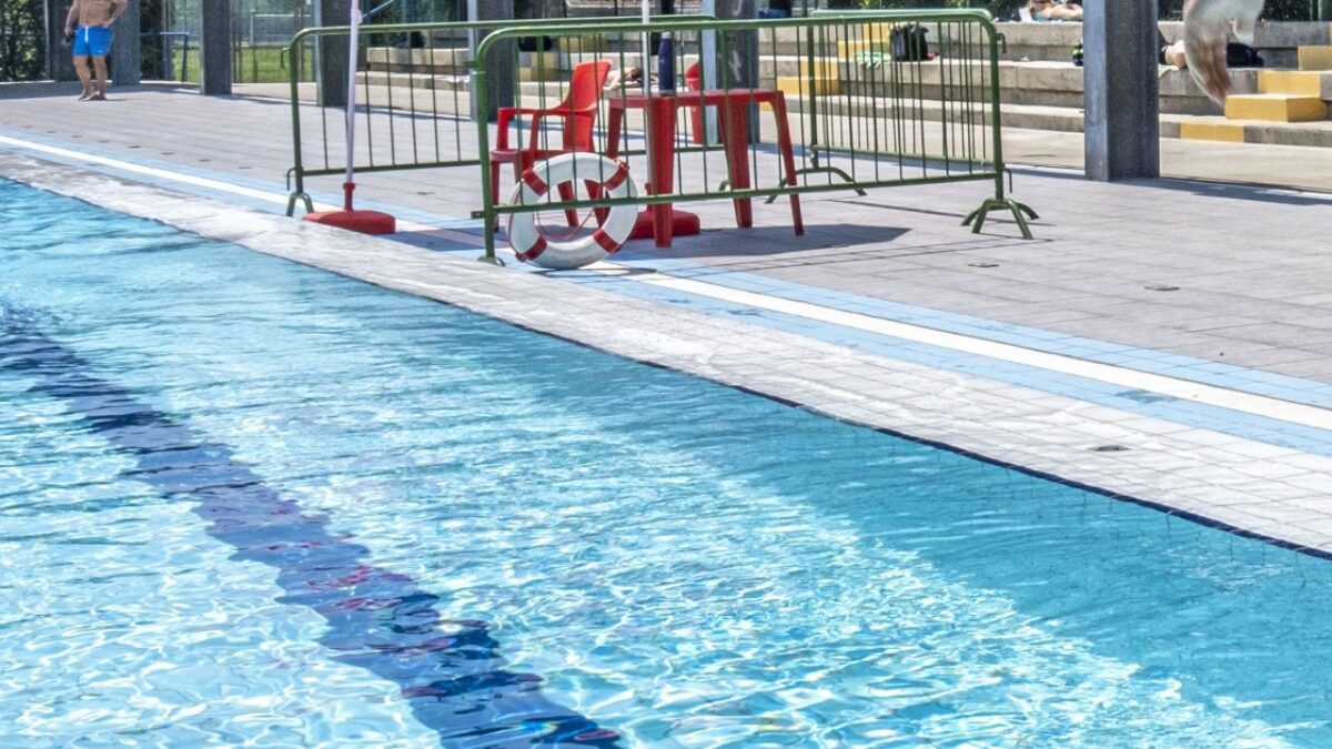 Bimbo cade nella piscina di famiglia e i medici lo dichiarano morto, poi il colpo di scena: “Si è risvegliato nella notte, è assolutamente un miracolo”