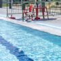 Copertina di Un bagno in piscina e finiscono all’ospedale: ricoverati 5 bimbi, uno in terapia intensiva. Struttura sequestrata