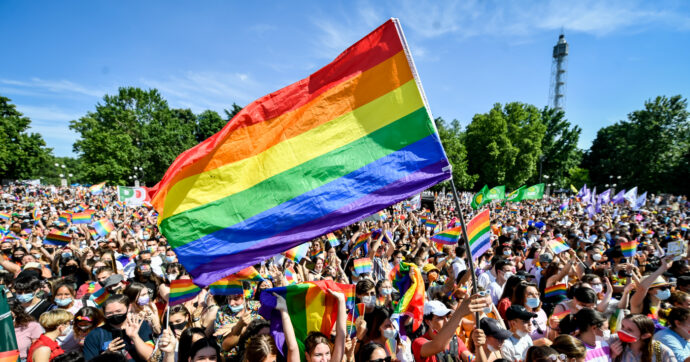 Copertina di Pride Month 2025, in piazza per celebrare i diritti Lgbt: la storia dei cortei e il programma delle marce