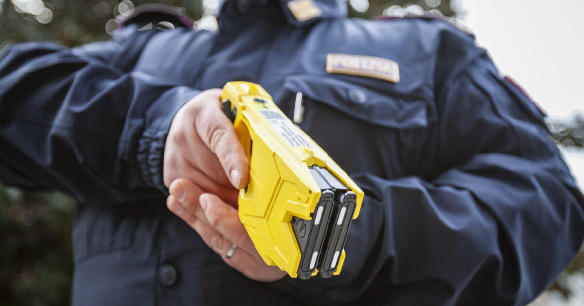 pescara morto dopo essere stato colpito con il taser il padre era necessario usarlo conoscevano le sue patologie