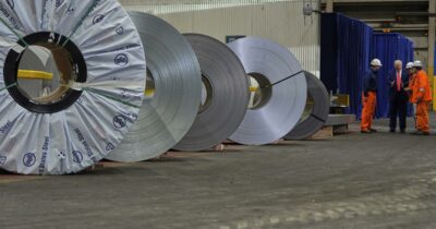 Copertina di In vigore i dazi Usa al 50% su acciaio e alluminio. Trump: “Xi interlocutore molto tosto”