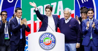 Copertina di Forza Italia, il nuovo leader dei giovani Simone Leoni alimenta il sogno di Calenda e Renzi