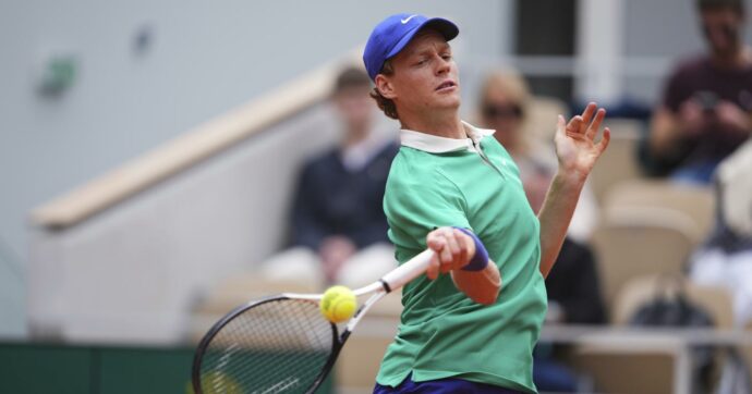 Sinner vola in semifinale al Roland Garros: il talentuoso Bublik battuto in tre set (senza mai rischiare)