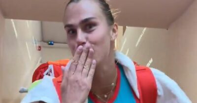Copertina di “Novak, tu non hai la tua canzone”: il balletto da “tigre” di Sabalenka che sfida Djokovic al Roland Garros