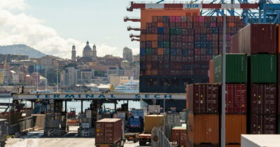 Copertina di “La Francia pronta a consegnare armi a Israele: la nave attesa a Marsiglia, farà tappa a Genova e Salerno”