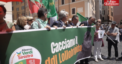Copertina di Presidio contro il disegno di legge sulla caccia, Bonelli (Avs): “Lollobrigida vai via, disonori la Costituzione”