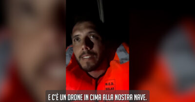 Copertina di L’allarme della Freedom Flotilla in viaggio verso Gaza: “C’è un drone sopra la nostra nave”