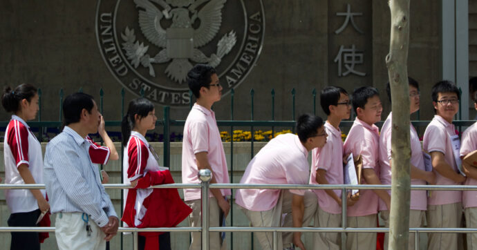 Biologa cinese arrestata per il “fungo patogeno”, le carte dell’Fbi: “Prese soldi dalla Cina”. E lavorava da anni in università Usa