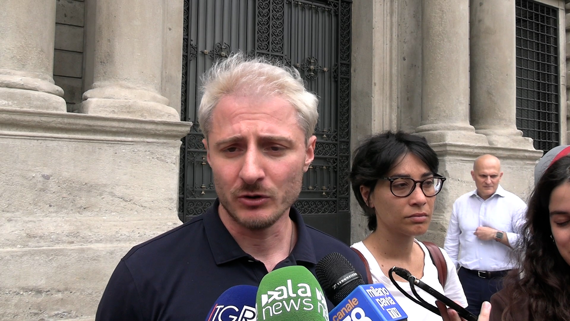 siamo in un limbo faremo uno sciopero della fame la protesta delle famiglie senza casa per le inchieste sull edilizia a milano