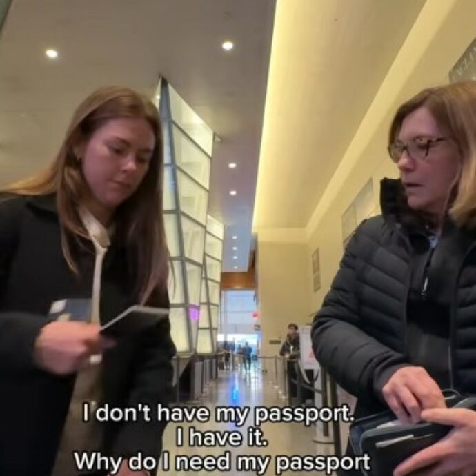 Pensa di accompagnare la figlia durante un viaggio di lavoro ma si trova a vivere “la sorpresa più bella della vita”: la storia di Betsy è virale