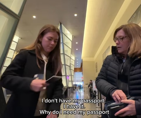 Pensa di accompagnare la figlia durante un viaggio di lavoro ma si trova a vivere “la sorpresa più bella della vita”: la storia di Betsy è virale