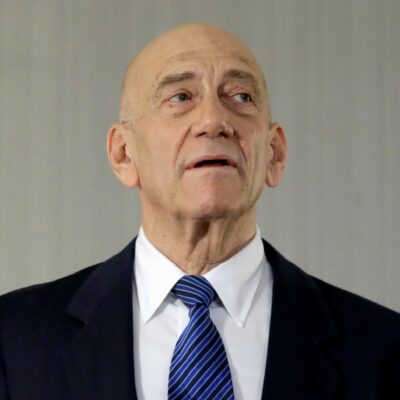 Copertina di Ehud Olmert: “Netanyahu è indifendibile: gli elettori lo puniranno”