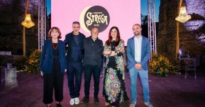 Copertina di In cinquina per il premio Strega ci sono Bajani, Rasy, Terranova e Nori. Unica sorpresa l’anestesista Michele Ruol