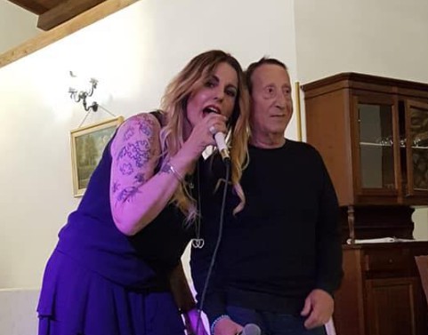 “È vero che ho un altro uomo, l’aveva chiamato mio marito per aiutarci come coppia. Ora viviamo nella stessa casa tutti e tre”: le parole di Stefania Corona su Alvaro Vitali