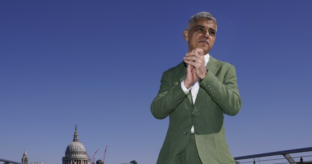 londra sadiq khan cerca consensi tra gli immigrati critica il governo labour e chiede di nuovo porte aperte agli stranieri