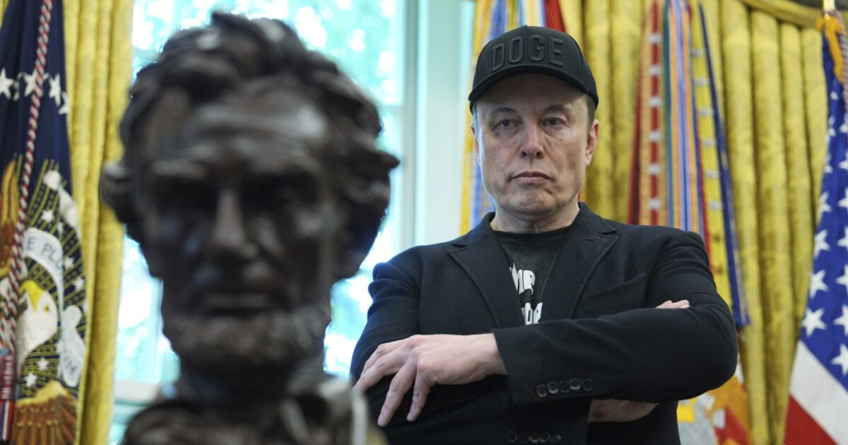 scontro sempre più duro tra trump e musk azioni di tesla a picco a wall street