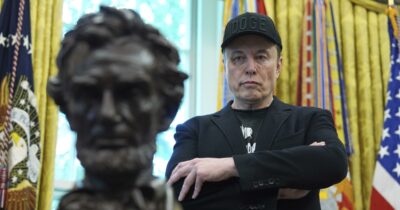 Copertina di Scontro sempre più duro tra Trump e Musk che lancia un sondaggio su X per un nuovo partito