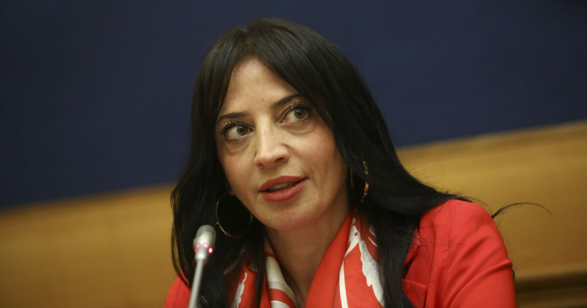 naike gruppioni la deputata alla ricerca del centro eletta con azione passata da renzi ora va da fdi solo meloni può guidarlo