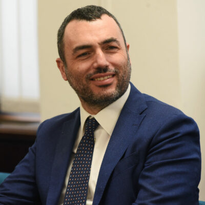 Copertina di Inchiesta per corruzione a Lecce: chiesti i domiciliari per l’assessore regionale Delli Noci. “Favori in cambio di voti”