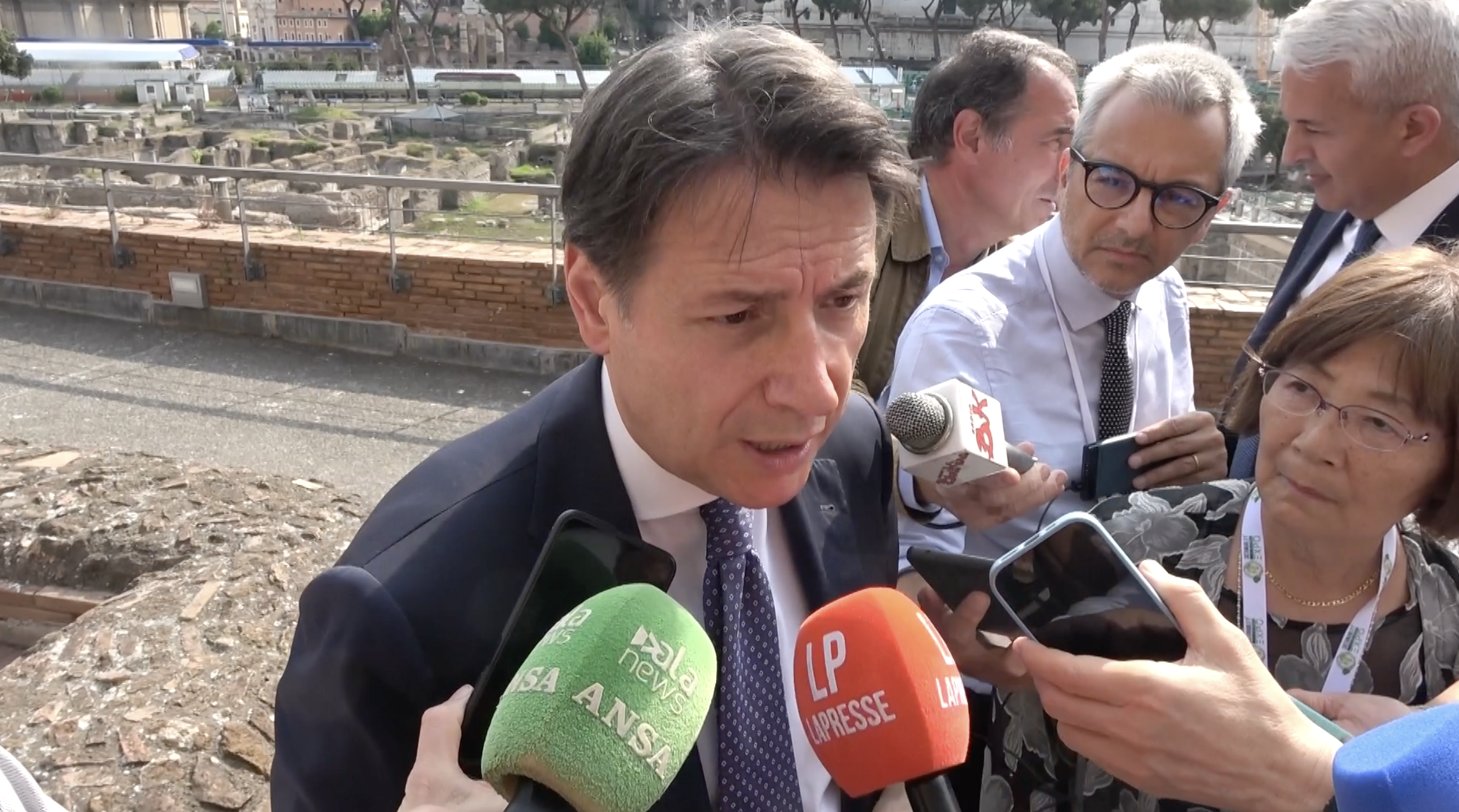 Referendum, Conte: “6 milioni di lavoratori sono poveri. Chi dice di non votare vuole tenerli in questa condizione” Referendum, Conte: “6 milioni di lavoratori sono poveri. Chi dice di non votare vuole tenerli in questa condizione”