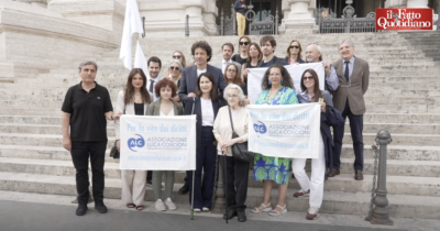 Copertina di Fine vita, depositata in Cassazione la proposta di legge per l’eutanasia. Mina Welby: “Sarebbe la mia più grande felicità”