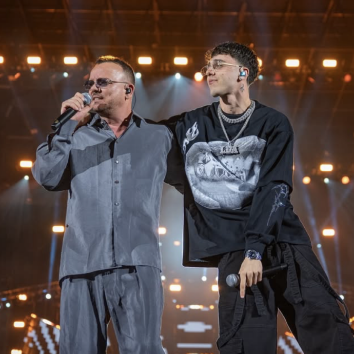 “Papà spero di diventare l’uomo che sei tu, poi il Maradona viene dopo”: la commovente dedica di LDA a Gigi D’Alessio durante il concerto