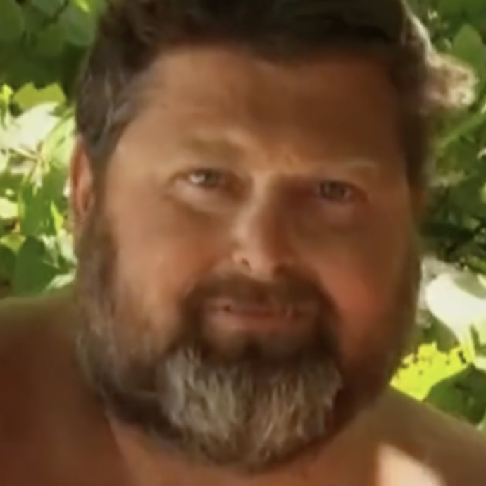 Mario Adinolfi parla del ricovero: “Il caldo micidiale e la prima colazione con cornetto e cappuccino, prima ho sentito fastidio poi dolori atroci. Ora? Riposo”