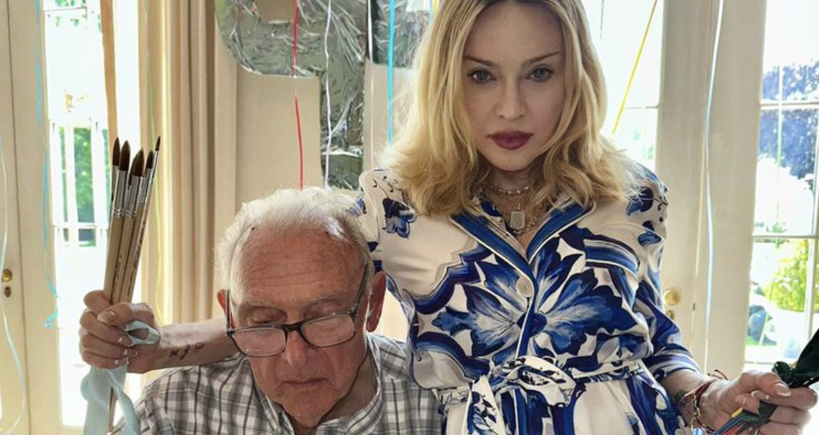 è sopravvissuto a molte guerre e molte perdite nella sua vita ha ancora il senso dell umorismo madonna festeggia il compleanno del padre silvio ciccone