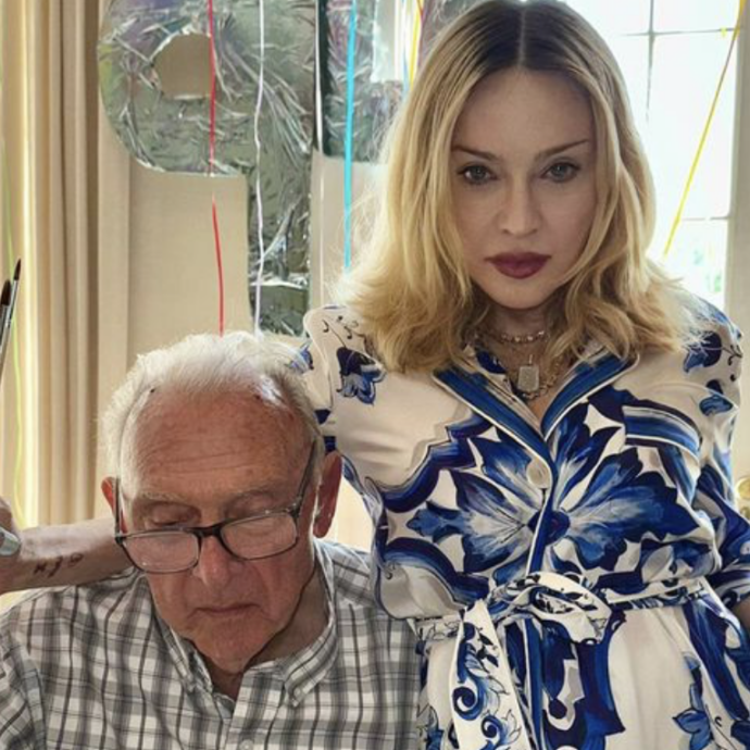 “È sopravvissuto a molte guerre e molte perdite nella sua vita. Ha ancora il senso dell’umorismo”: Madonna festeggia il compleanno del padre Silvio Ciccone