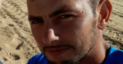 Copertina di Prato, trovati reperti umani nel giardino dell’assassino di Maria Denisa Adas: capelli, slip e una vertebra