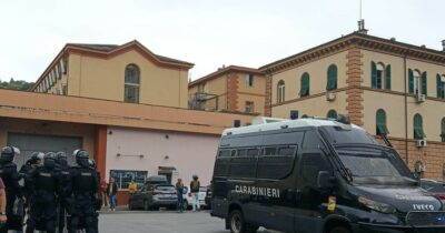 Copertina di Rivolta carcere Marassi, “18enne sequestrato e violentato per due giorni senza che nessuno se ne accorgesse”