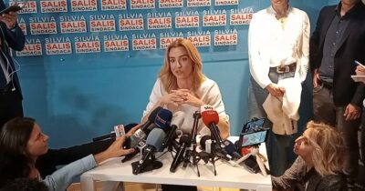 Copertina di Più che rivoluzione, è postdemocrazia: a Genova Salis sceglie un vice-sindaco bipartisan